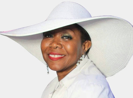 Carolyn Holland Author Photo