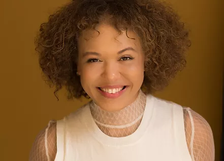 Zoe Sivak Author Photo